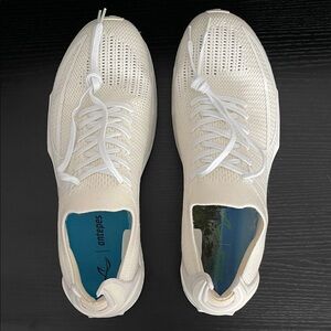 Antepes Muscle Runner
Color: Light Spectrum